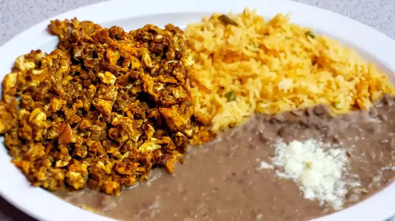Order Huevos Con Chorizo Combo food online from Luna Mexican Rotiserrie store, Louisville on bringmethat.com