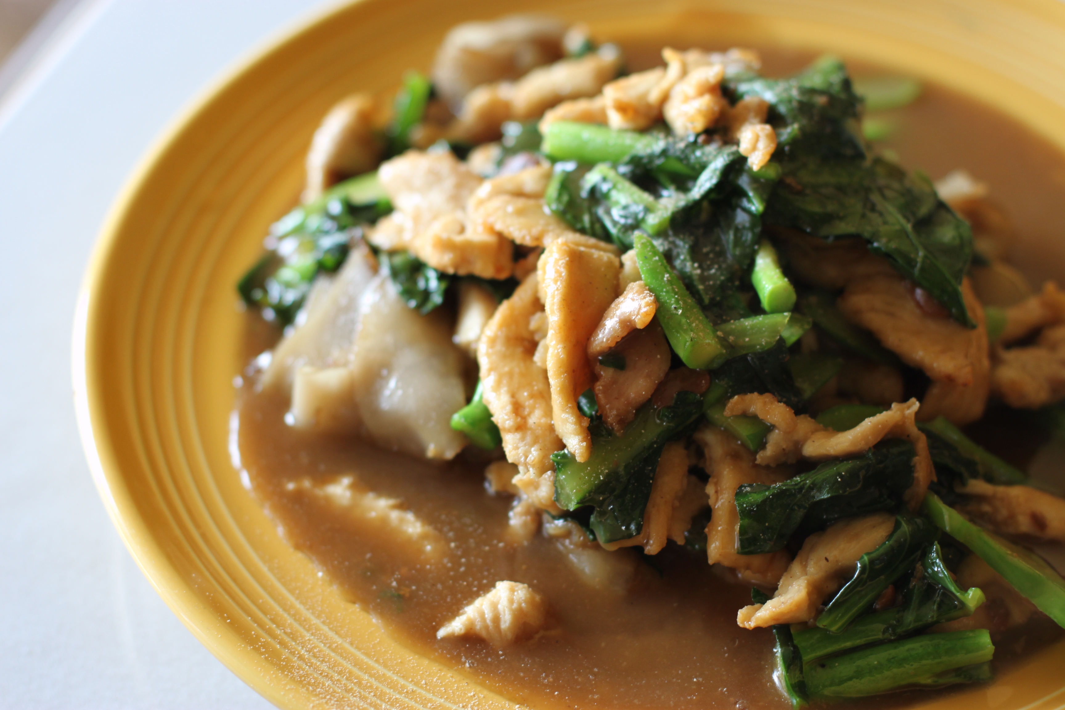 Order Rad Na Noodles food online from Narai Thai Cuisine store, Downey on bringmethat.com