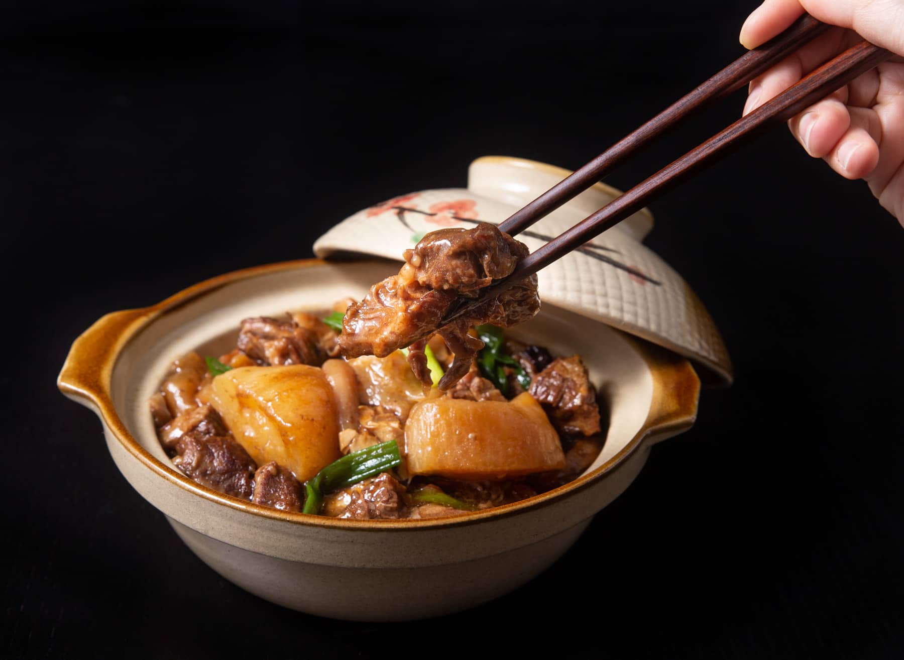 Order Beef Stew with Turnips in Clay Pot 蘿蔔牛腩煲  food online from Full House Seafood Restaurant store, Arcadia on bringmethat.com