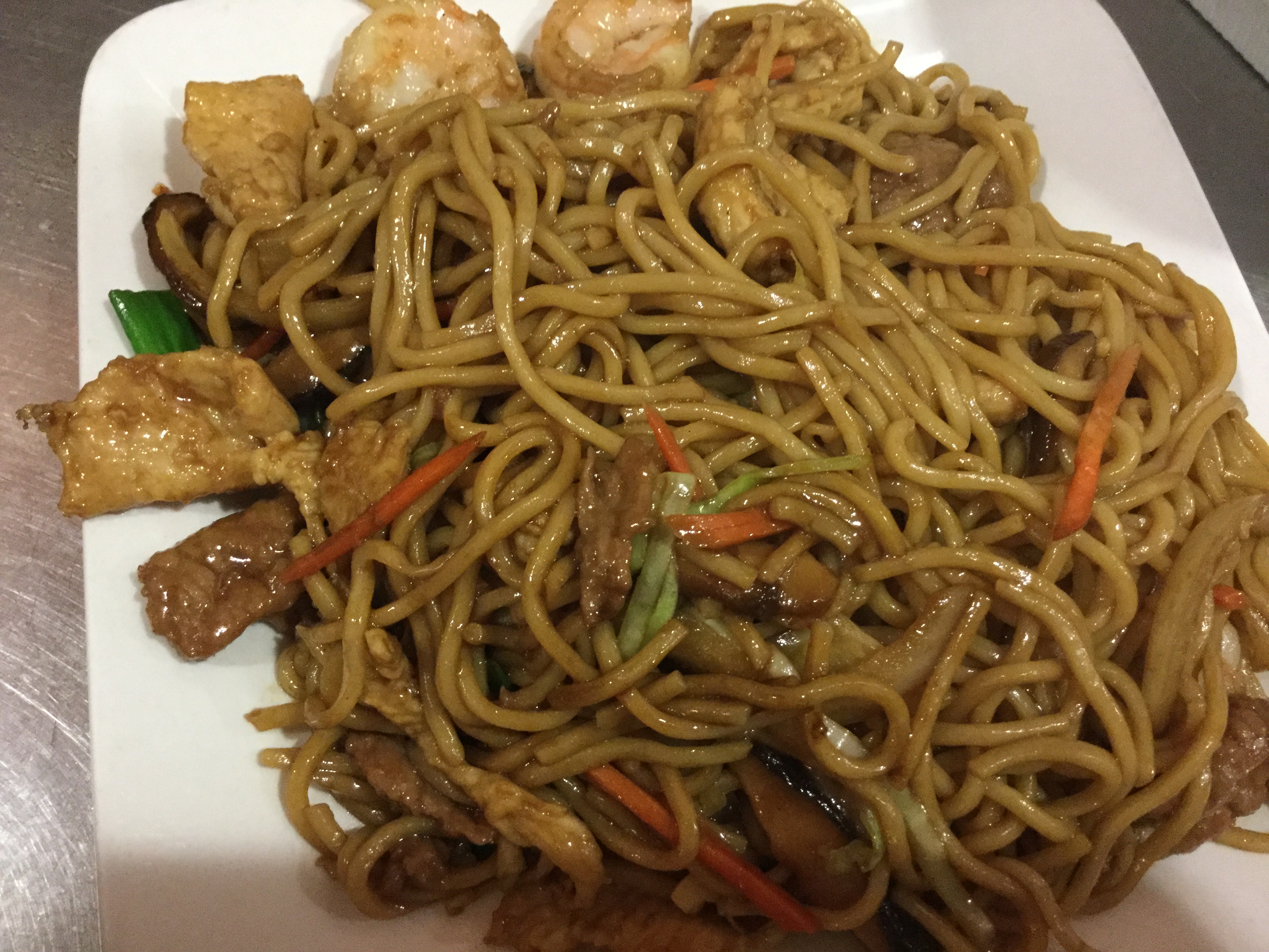 Order House Special Lo Mein food online from Golden Ginger store, Hemet on bringmethat.com