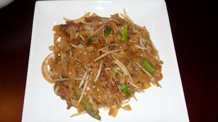 Order Chow Fun with Black Bean Sauce 干炒豆豉牛河粉 food online from Char Koon Noodle Express store, Windsor on bringmethat.com