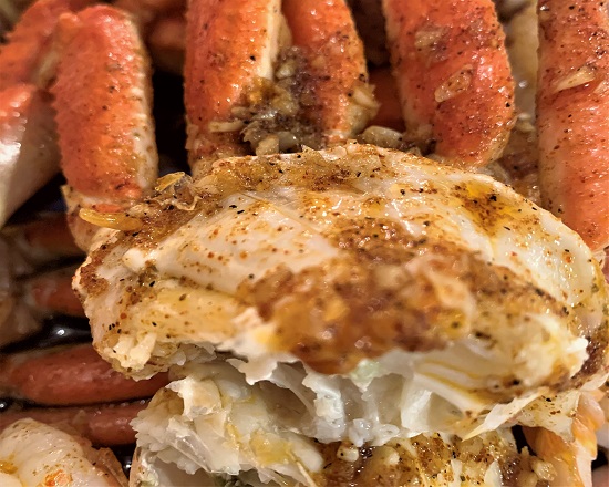 Order 1 LB Snow Crab Legs food online from Juicy Seafood store, Evansville on bringmethat.com