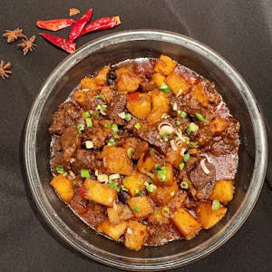 Order B8.土豆烧牛腩 Potatoes and stewed beef food online from Red Pepper Chinese Restaurant store, Lawrence on bringmethat.com
