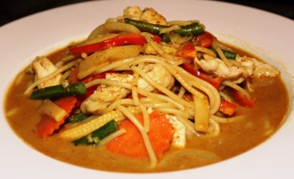 Order 414. Pasta Chicken Curry food online from Siam Pasta Thai Cuisine store, Chicago on bringmethat.com