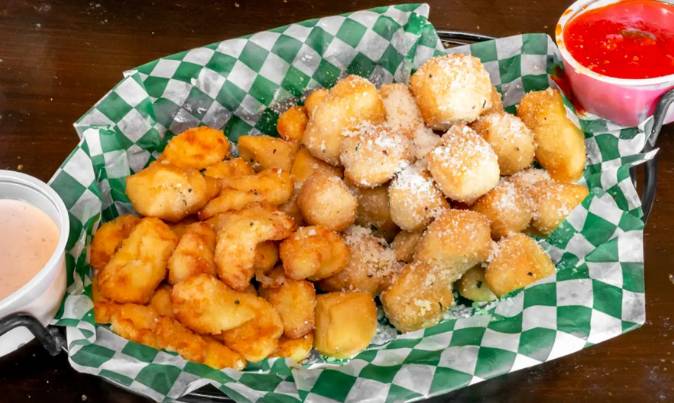Order Nuggs And Curds Combo food online from Moretti Pizzeria & Bar store, McHenry on bringmethat.com
