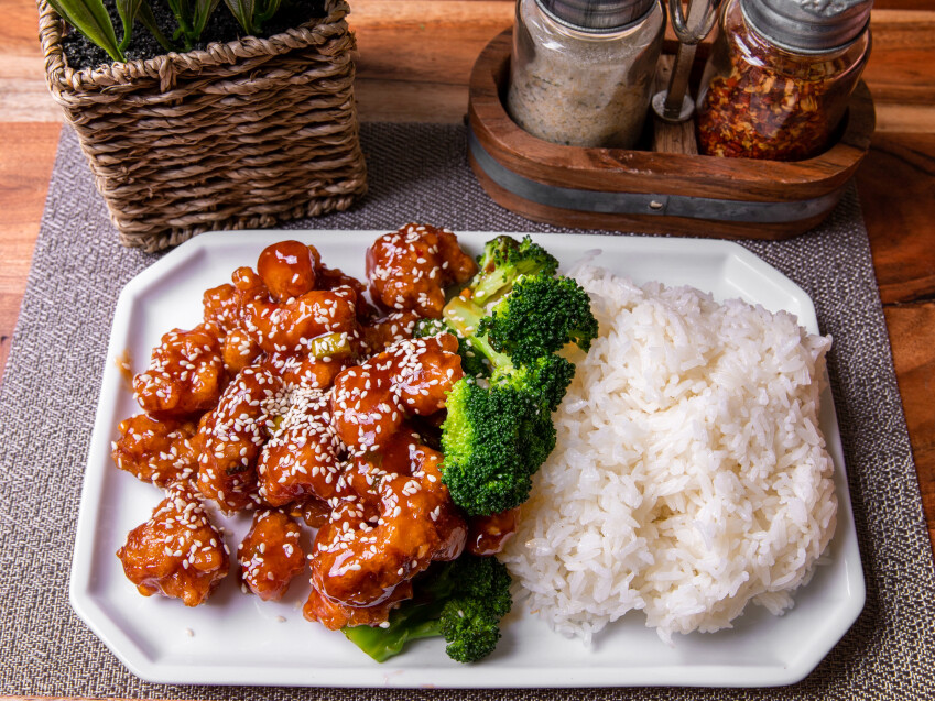 Order 149. General Tso's Chicken food online from Yummy Yummy Chinese Restaurant store, Maspeth on bringmethat.com