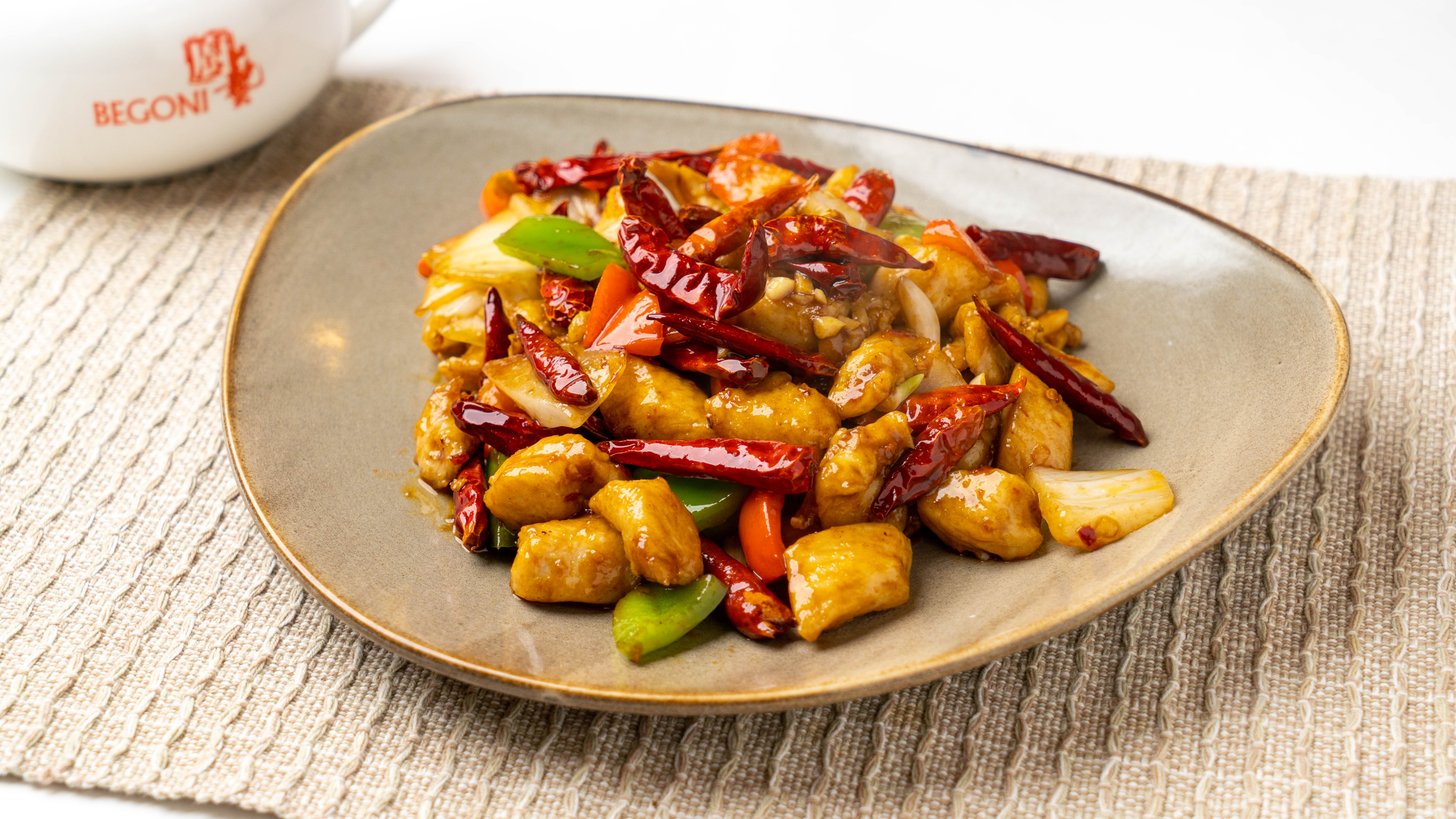 Order E4. Kung Pao Chicken (Spicy)  food online from Begoni Bistro store, San Francisco on bringmethat.com