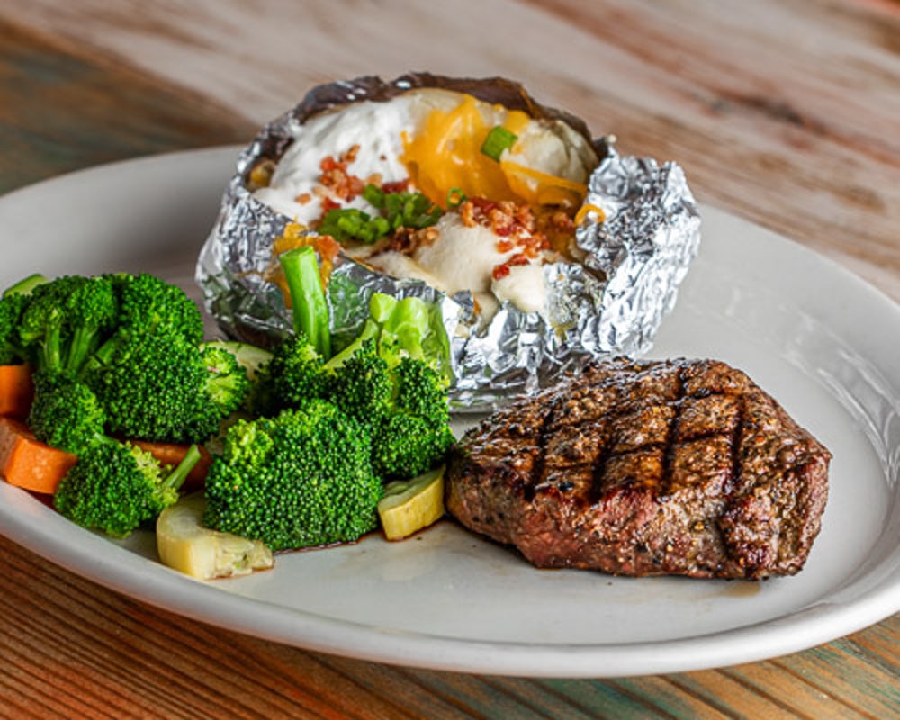 Order 8 oz Top Sirloin food online from Willie's Grill & Icehouse store, Hill Country Village on bringmethat.com