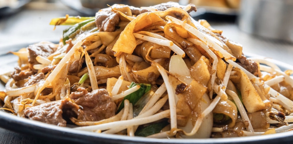 Order Beef with Stir Fried Rice Noodle food online from It Dimsum store, Albuquerque on bringmethat.com