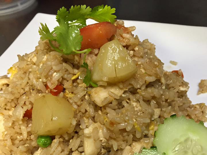 Order Pineapple Fried Rice food online from Satto Thai And Sushi store, Atlanta on bringmethat.com