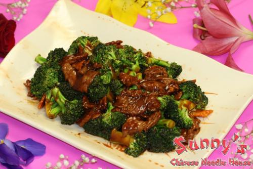 Order 71. Beef with Broccoli food online from Sunny's Chinese Noodle House store, Green Bay on bringmethat.com