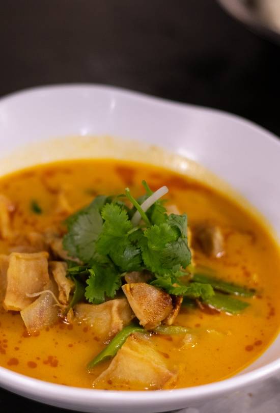 Order 371 Curry Chicken w/ Vermicelli Noodle food online from Pho Tre Bien store, El Paso on bringmethat.com