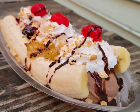 Order Banana Split  food online from Scoops On Main store, Youngsville on bringmethat.com