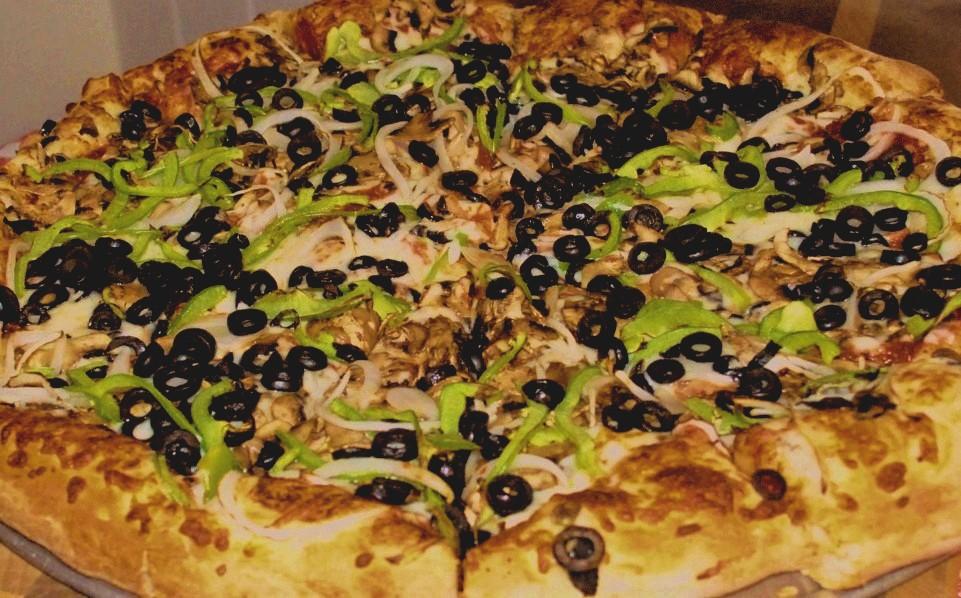 Order Small 10" Vegetarian Pizza- 8 Slices food online from Vincenzo's Pizza Newhall store, Newhall on bringmethat.com