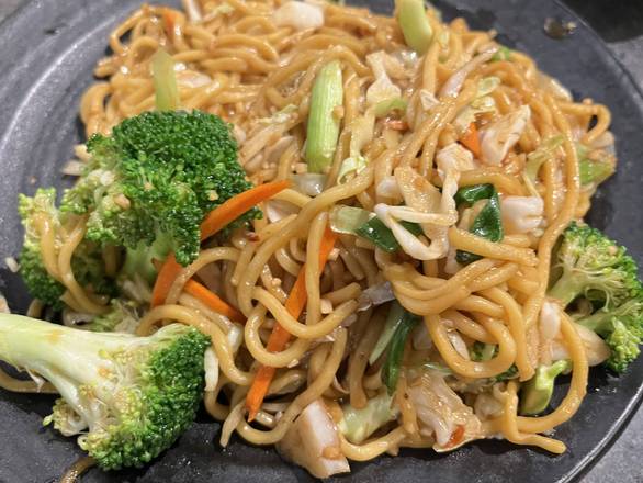 Order Vegetable Noodles 蔬菜炒面 food online from Jun Dynasty Chinese Restaurant store, Tucson on bringmethat.com