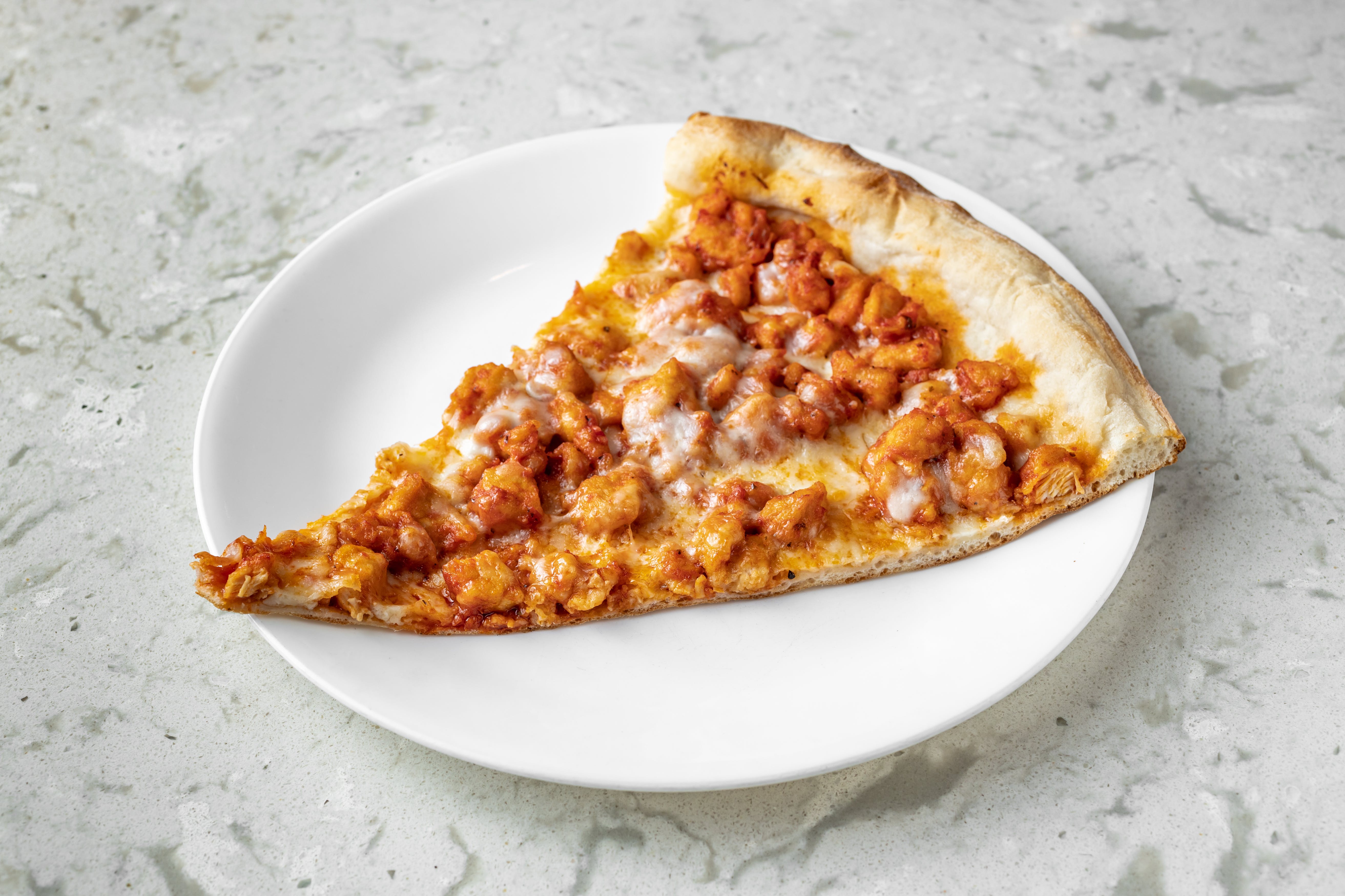 Order Buffalo Chicken Pizza - Large 18" food online from Mulberry Street Pizza store, Jericho on bringmethat.com