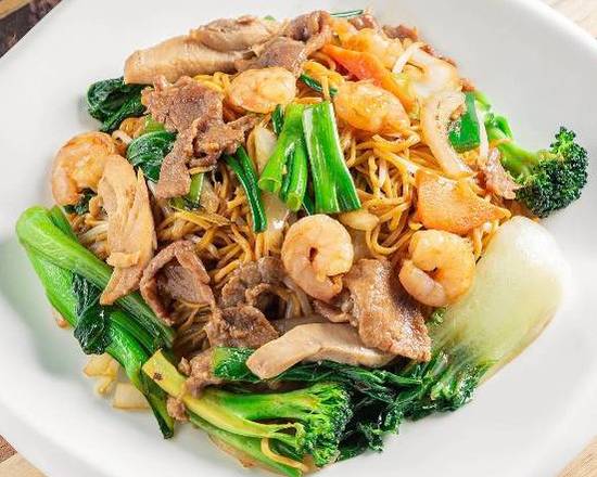 Order Combination Meat Chow Mein food online from Shooting Star Cafe store, Oakland on bringmethat.com
