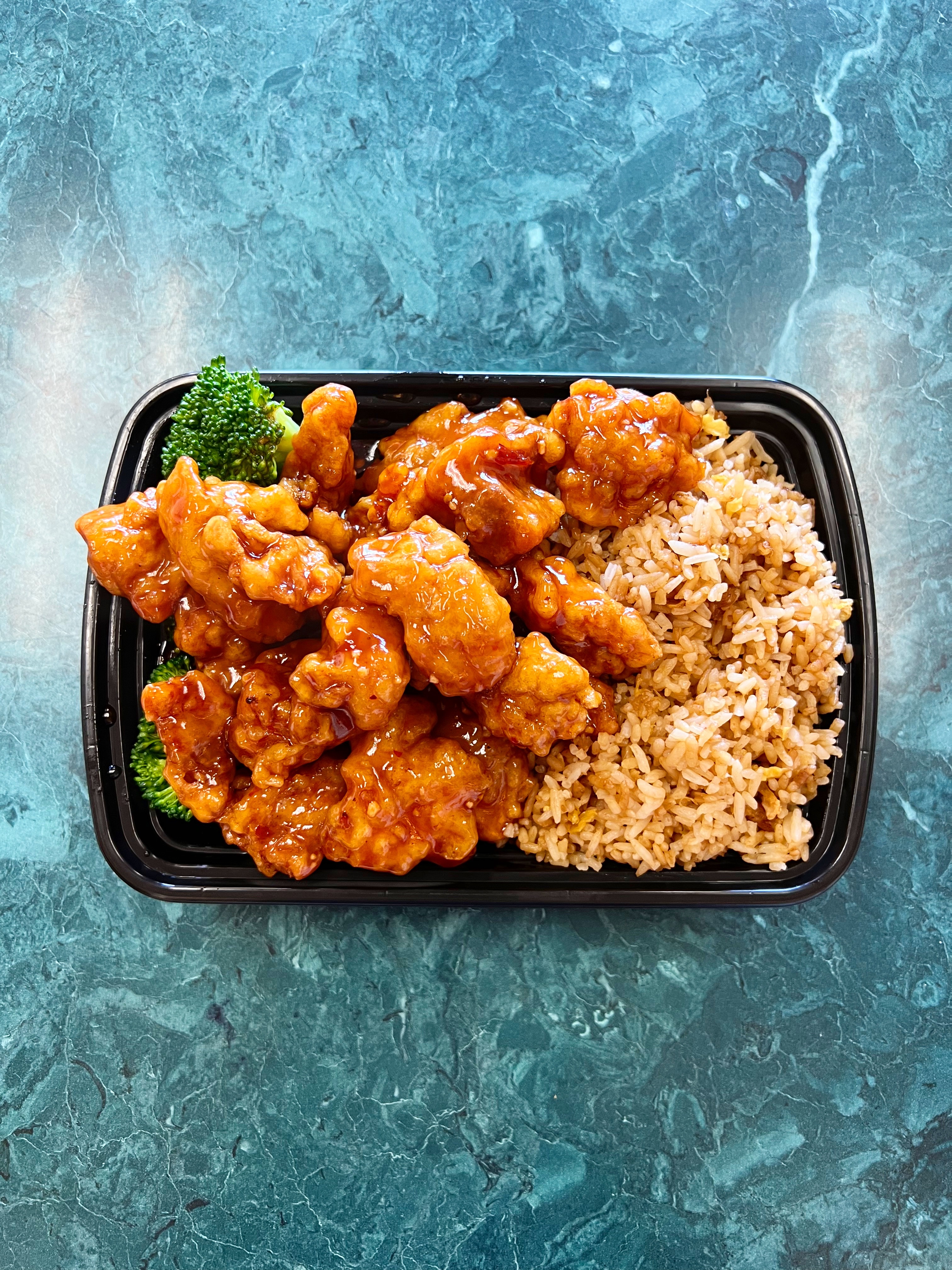 Order C17. General Tso's Chicken Combo Plate food online from Golden China Express store, Worthington on bringmethat.com