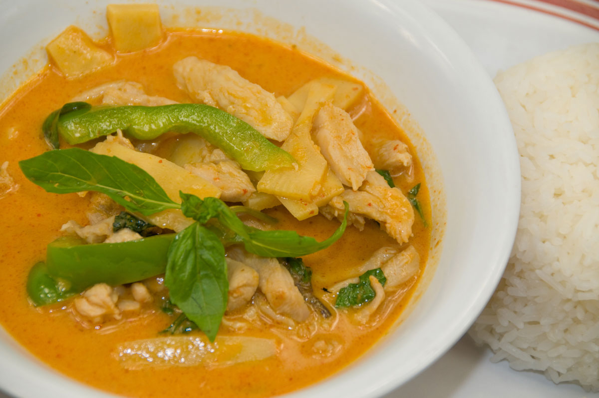 Order 17. Red Curry Chicken food online from Thai Basil Cuisine store, Berkeley on bringmethat.com
