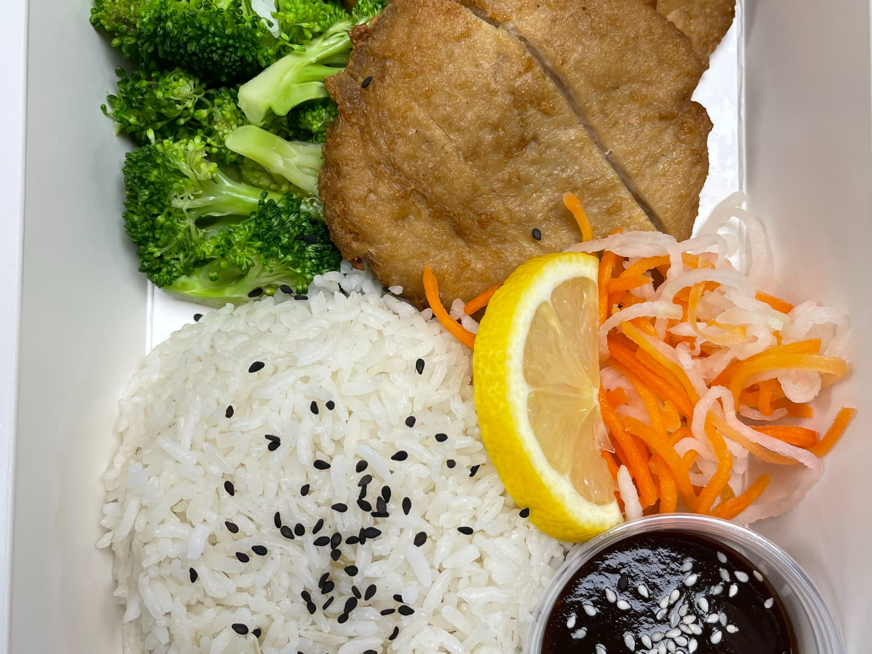 Order BBQ CHICKEN RICE SPECIAL food online from Vinh Loi Tofu store, Cerritos on bringmethat.com