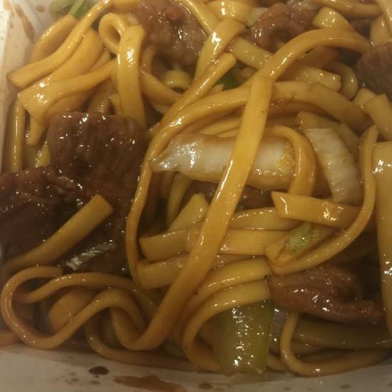 Order Beef Lo Mein  food online from China King store, St. Louis on bringmethat.com