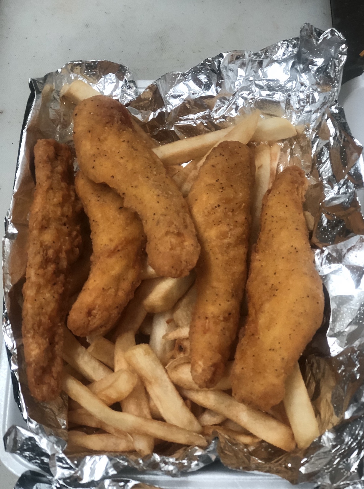Order 6. Chicken Strips Combo food online from Da Red Wagon Express store, Flint on bringmethat.com