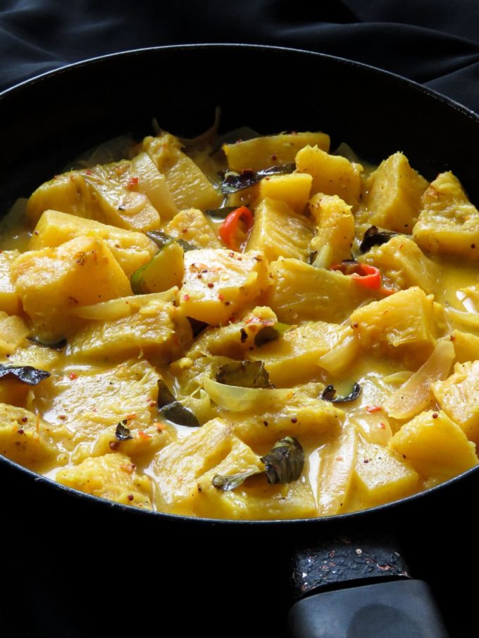 Order Pineapple Curry food online from Thai Village store, American Fork on bringmethat.com