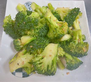 Order V2. Sautéed Broccoli food online from China Hut store, Chicago on bringmethat.com