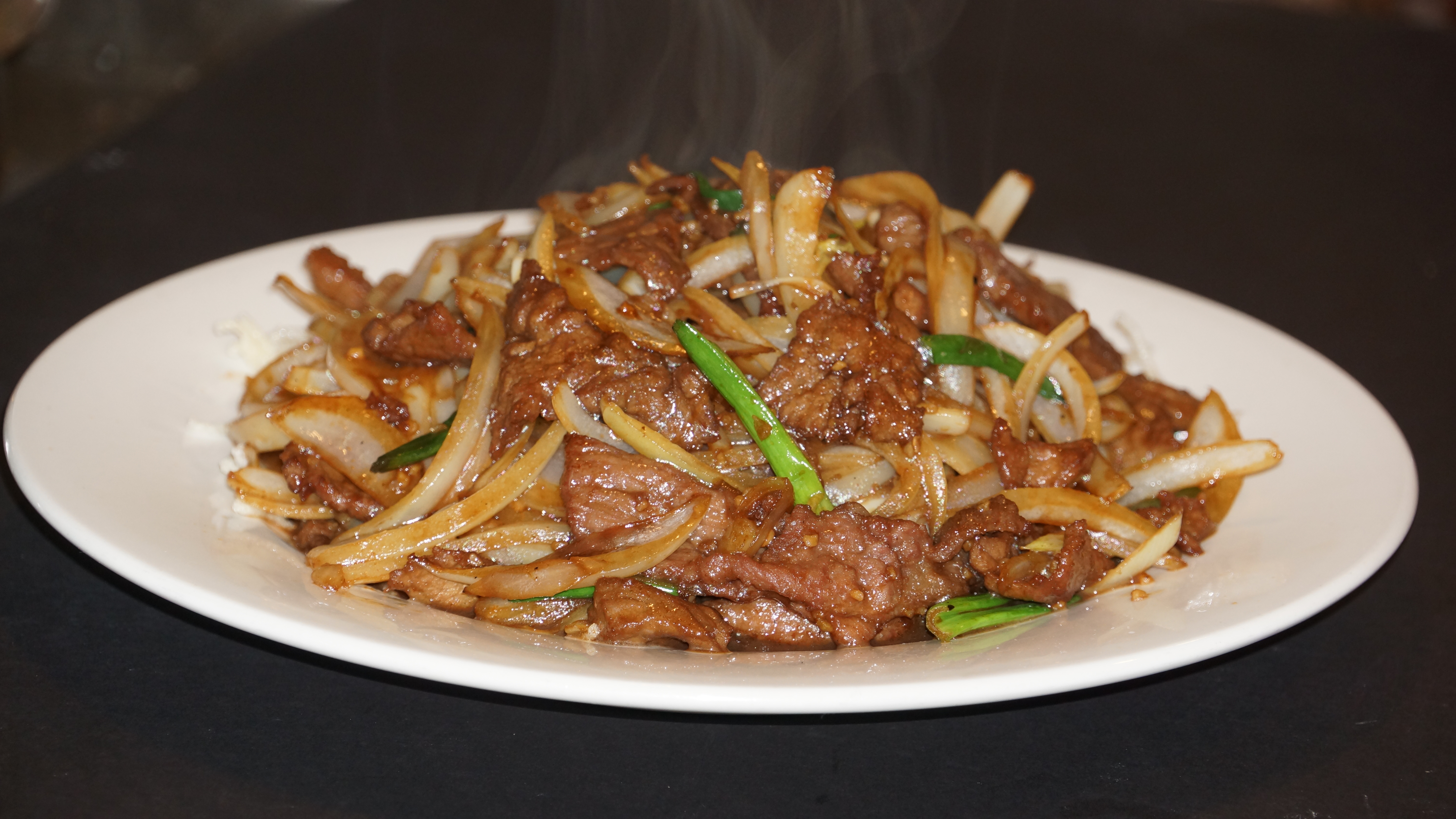Order 36. Mongolian Beef food online from Mandarin Chinese Cuisine store, Covina on bringmethat.com