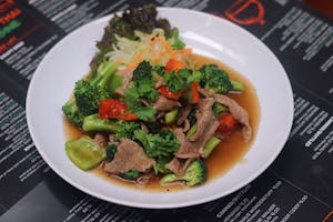 Order 32. Beef & Broccoli food online from Miko Thai Kitchen store, Hudson on bringmethat.com
