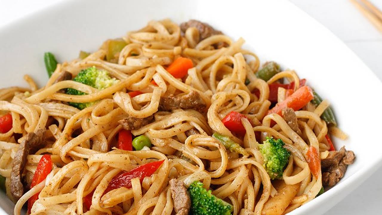 Order D10. Assorted Meats Chow Mein food online from Wok Station store, San Francisco on bringmethat.com