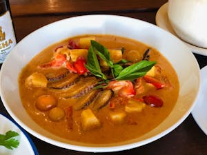 Order Duck Curry food online from Tamarind Thai Cuisine store, Camarillo on bringmethat.com