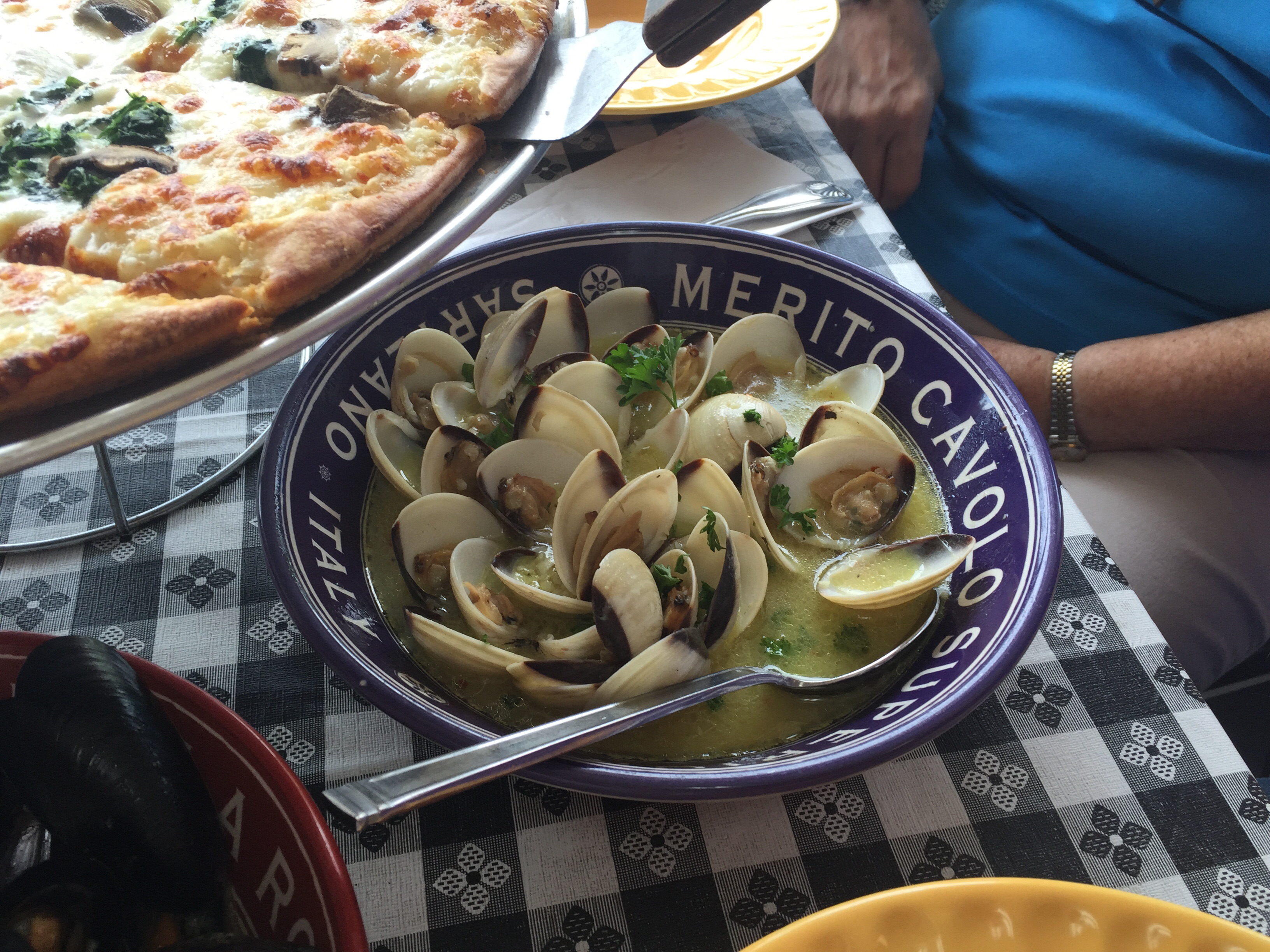 Order Steamed Clams food online from Capone's Pizzeria store, Bloomingdale on bringmethat.com