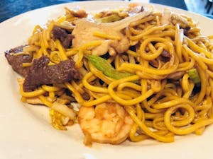 Order 910. Combination Lo Mein food online from Jade Garden store, Lawrence on bringmethat.com