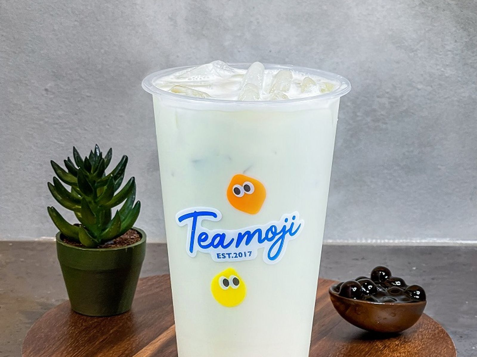 Order B12 Honeydew Milk Tea B12 哈密瓜奶茶 food online from Teamoji store, Champaign on bringmethat.com