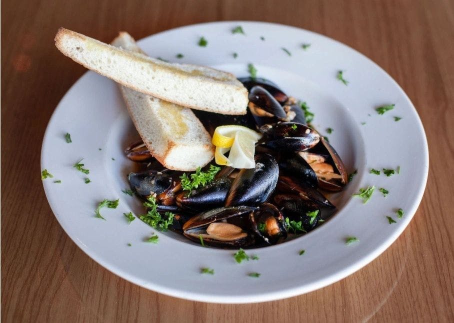 Order Mussels Mariniere - Appetizer food online from Rosarias Italian Kitchen store, Kennesaw on bringmethat.com