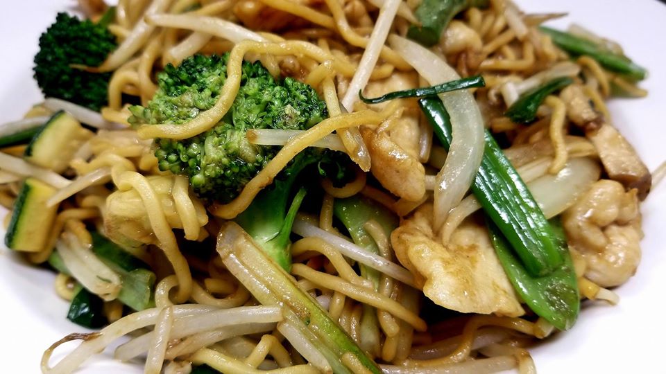 Order Chicken Chow Mien food online from China Star store, Daytona Beach on bringmethat.com