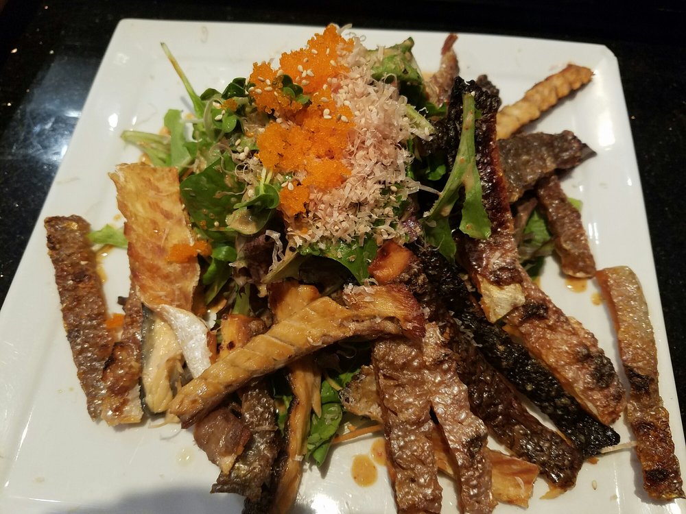 Order Salmon Skin Salad food online from Sushi para japanese restaurant store, New York on bringmethat.com