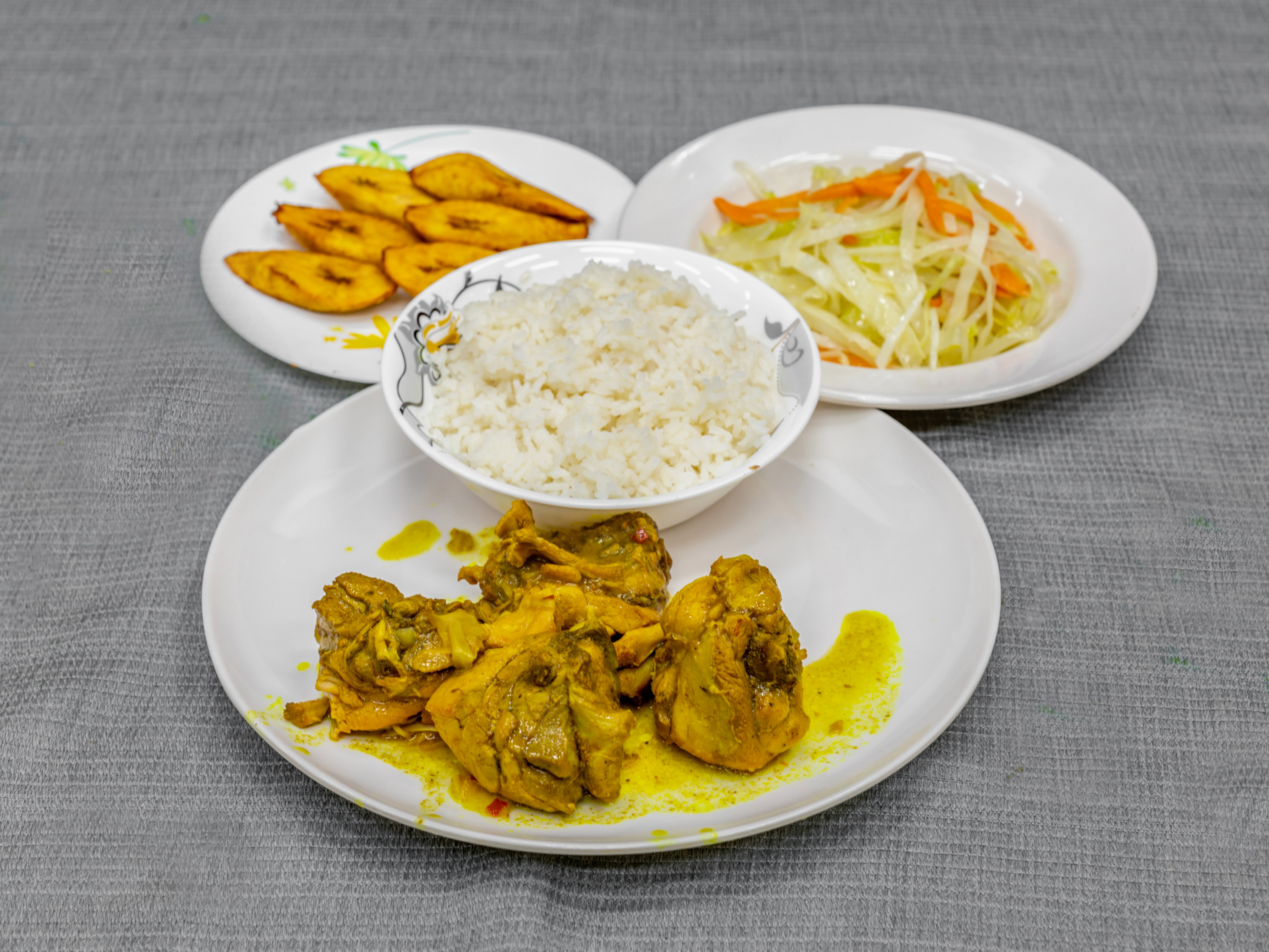 Order Curry Chicken food online from Caggy Hotspot Restaurant store, Yonkers on bringmethat.com