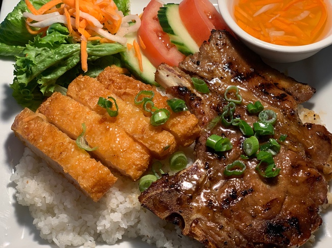 Order 57. COM TAU HU KY w/BBQ - GA CHICKEN food online from Pho N Mor store, Chino Hills on bringmethat.com