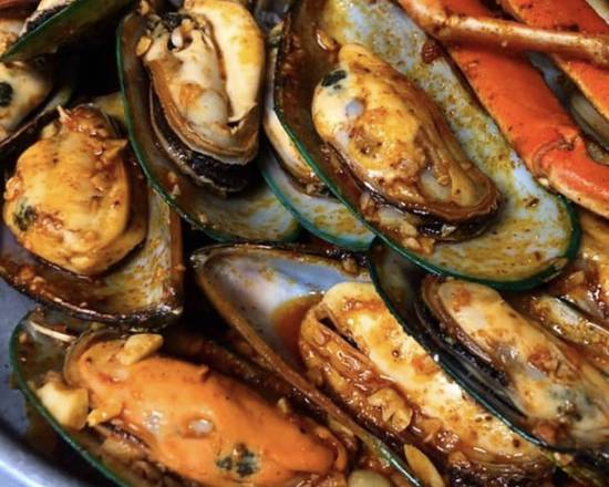 Order Green mussels food online from Tasty Crab House store, Douglasville on bringmethat.com