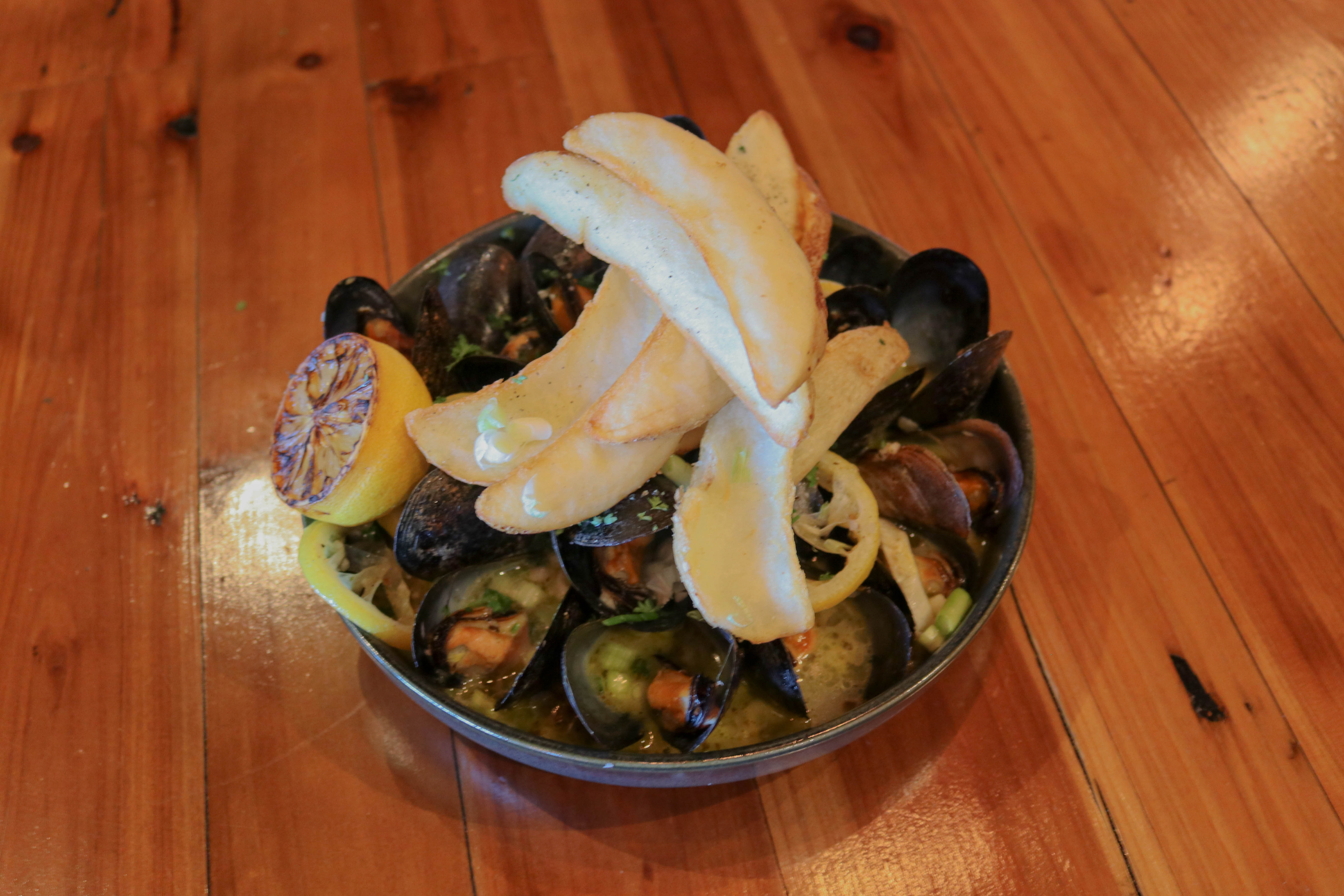 Order Prince Edward Island Mussels (French Style) food online from Ashling Kitchen And Bar store, Crofton on bringmethat.com