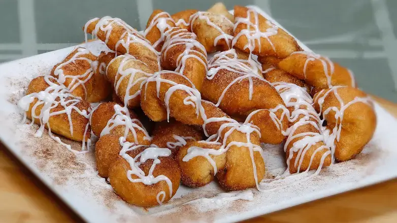Order Cinnamon Twists with Icing food online from Zeppe'S Pizzeria store, Middlefield on bringmethat.com