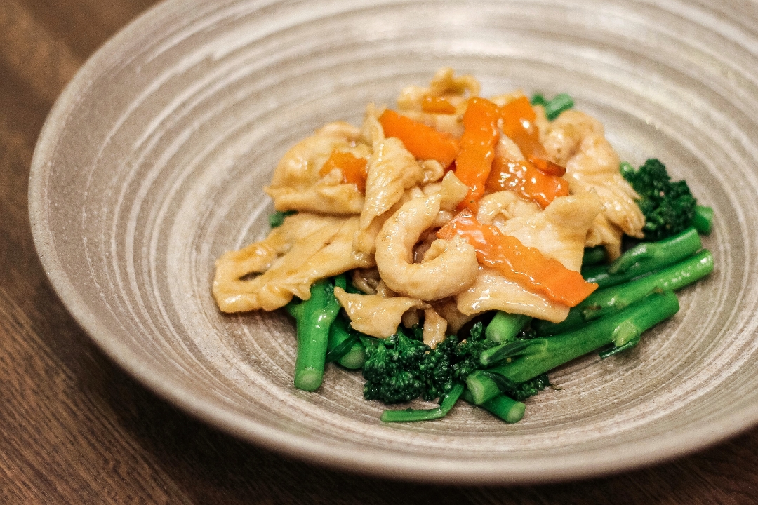 Order Chicken and Broccolini food online from Fuji store, Quincy on bringmethat.com