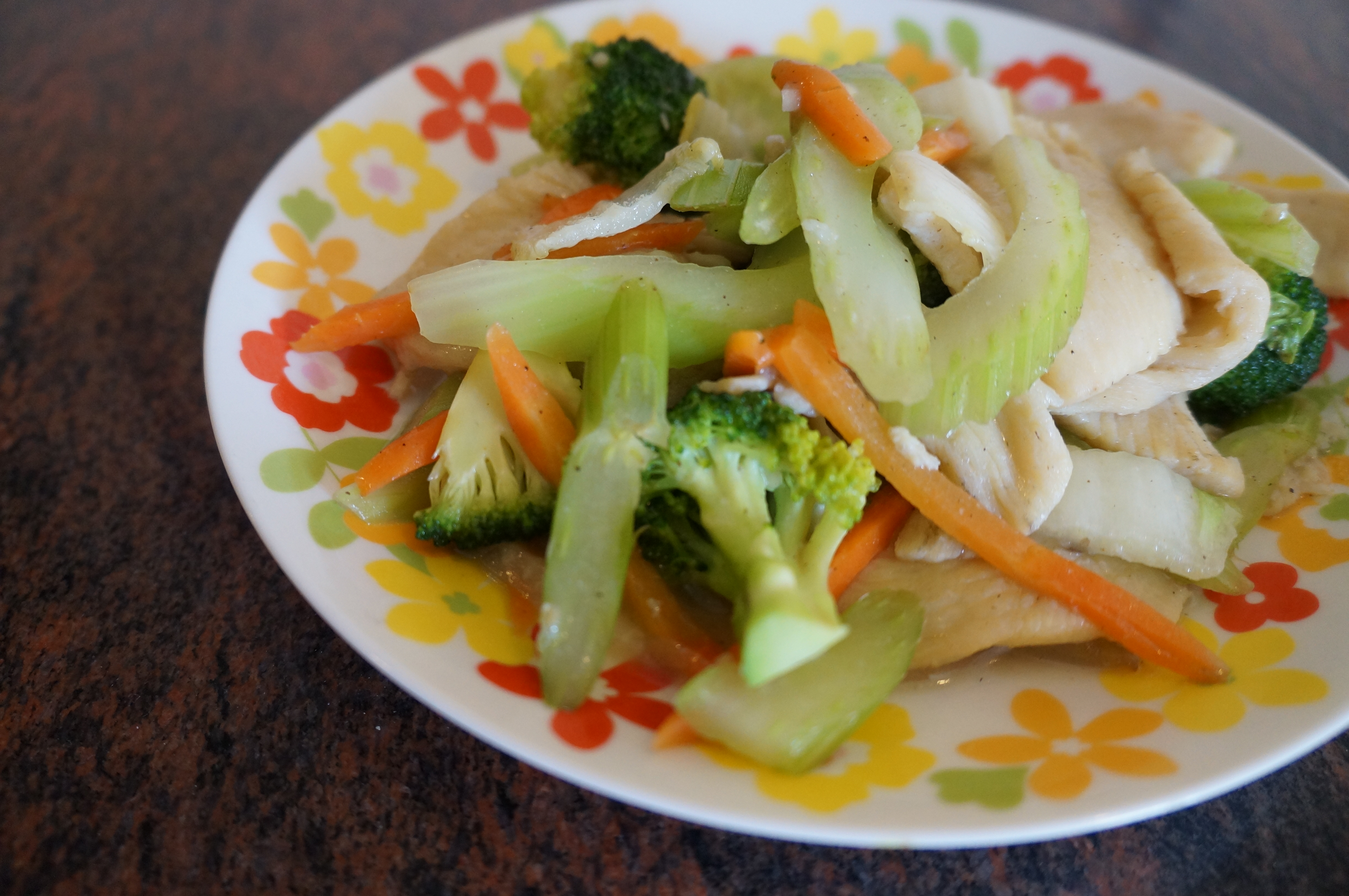 Order C6. Large Moo Goo Gai Pan food online from Lucky Kitchen store, Phoenix on bringmethat.com