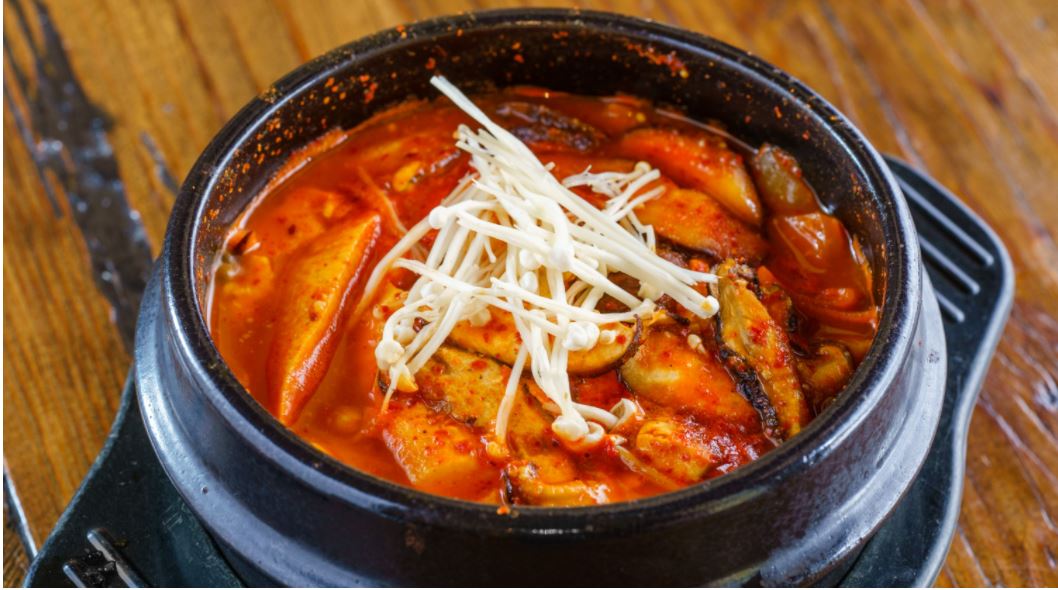 Order Mushroom Tofu Soup 버섯 순두부 food online from Pyeong Chang Tofu store, Berkeley on bringmethat.com
