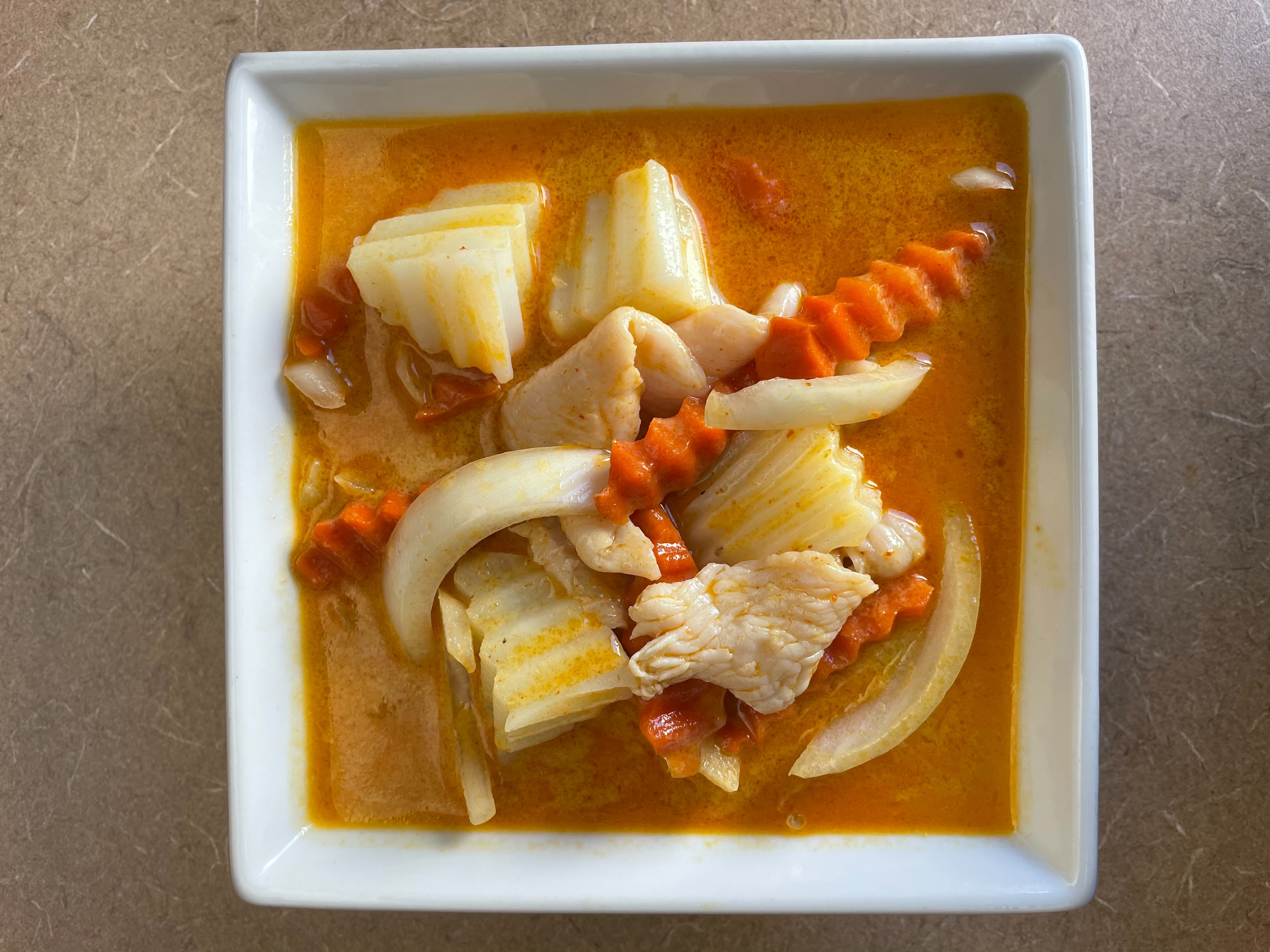 Order 34. Yellow Curry food online from Malee Thai Cuisine store, Carson on bringmethat.com