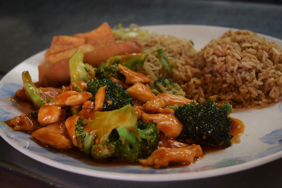 Order #610. Chicken and Broccoli food online from Ying Cafe store, Watauga on bringmethat.com