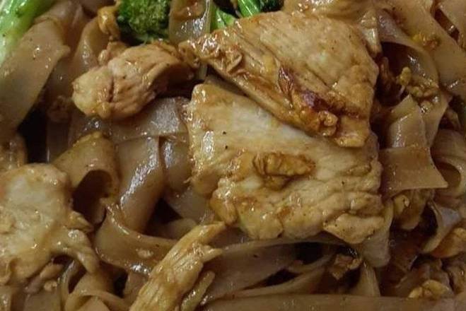 Order Drunken Noodle food online from Pattaya Thai Express store, Olympia on bringmethat.com
