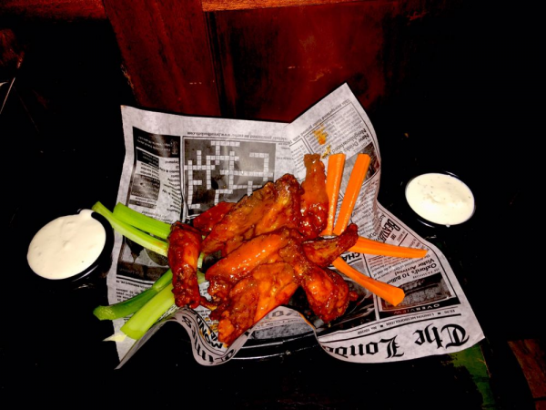 Order 5 Buffalo Wings food online from Sutter Pub store, San Francisco on bringmethat.com